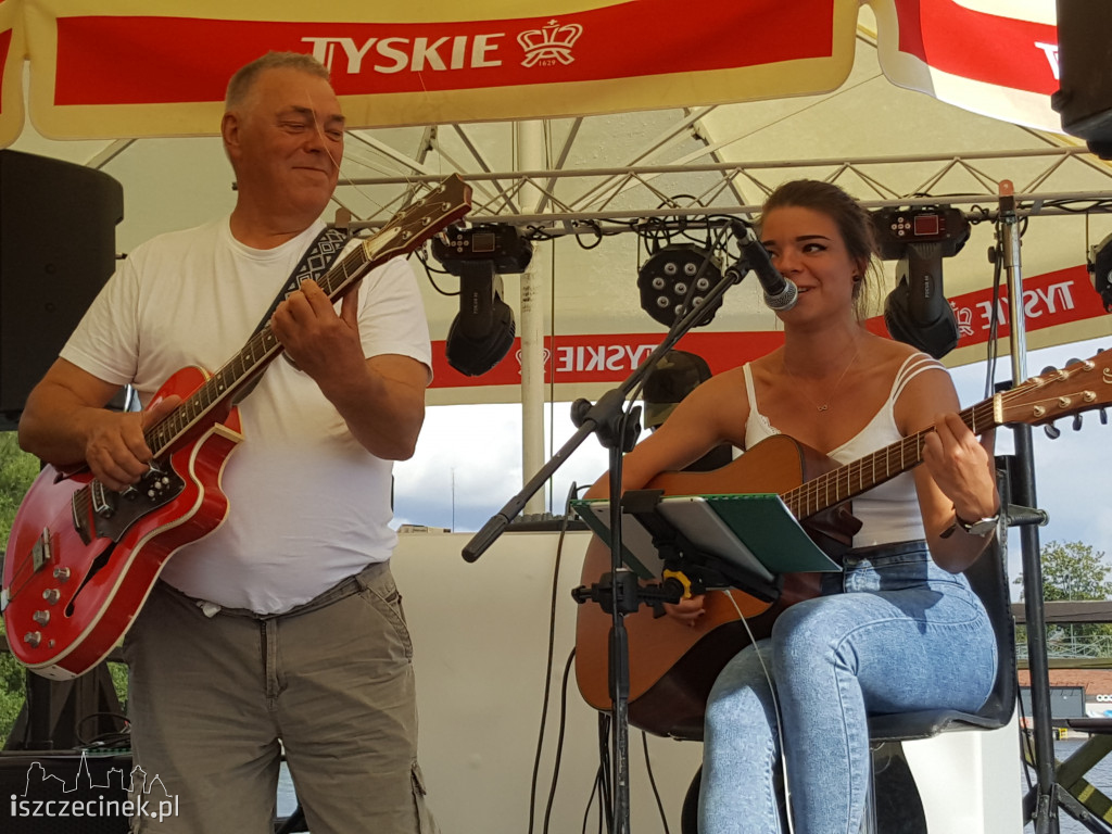 Muzyczny Pomost, czyli wspólne granie na gitarach nad Trzesieckiem