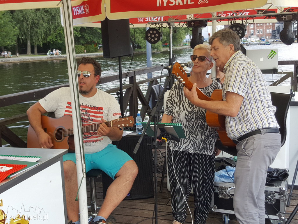 Muzyczny Pomost, czyli wspólne granie na gitarach nad Trzesieckiem