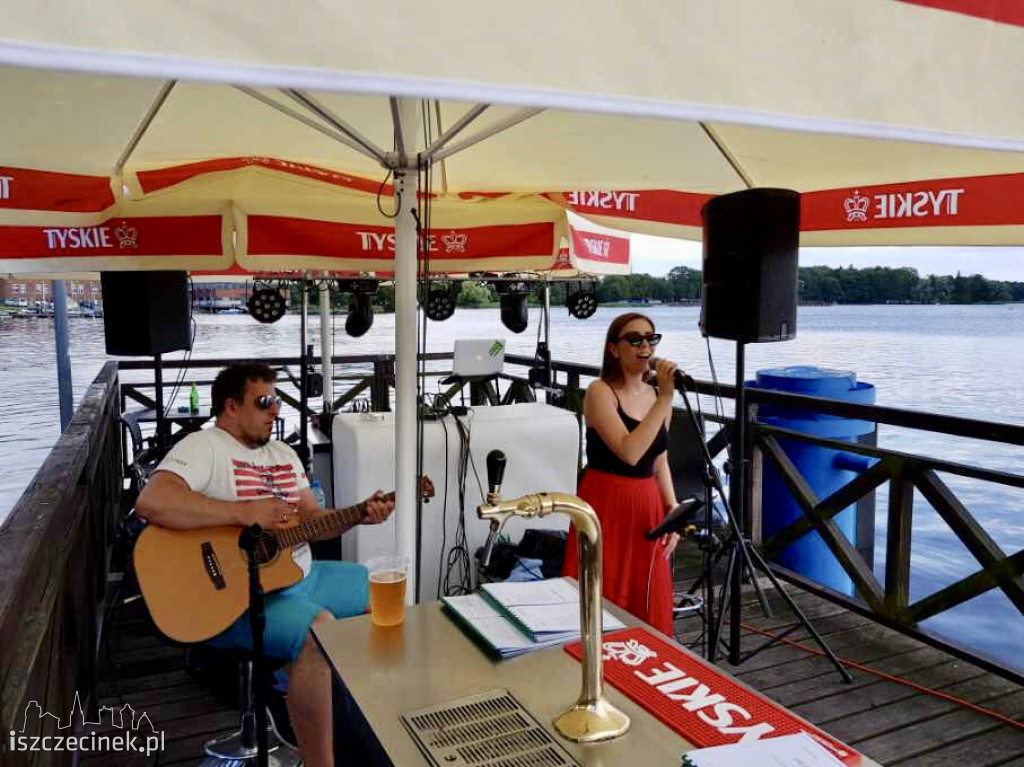 Muzyczny Pomost, czyli wspólne granie na gitarach nad Trzesieckiem