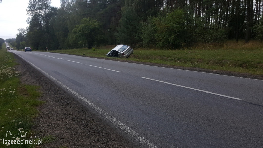 Niebezpiecznie podczas wyprzedzania na DK-25