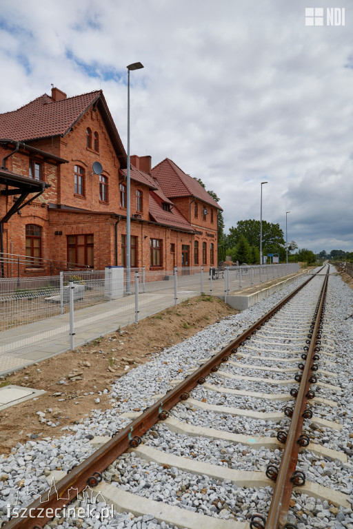 Pociąg szlifierka na torach pod Szczecinkiem