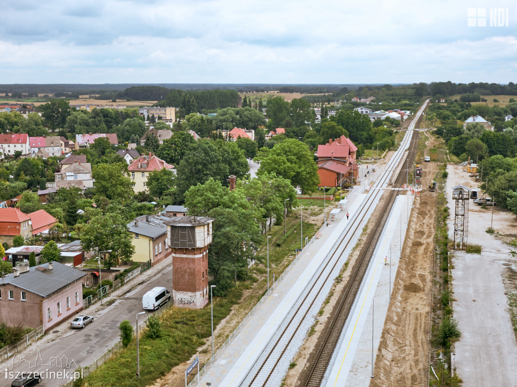 Pociąg szlifierka na torach pod Szczecinkiem