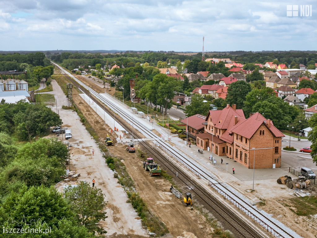 Pociąg szlifierka na torach pod Szczecinkiem