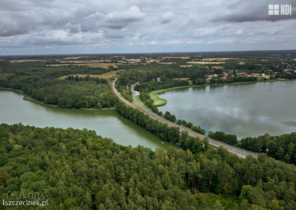 Pociąg szlifierka na torach pod Szczecinkiem