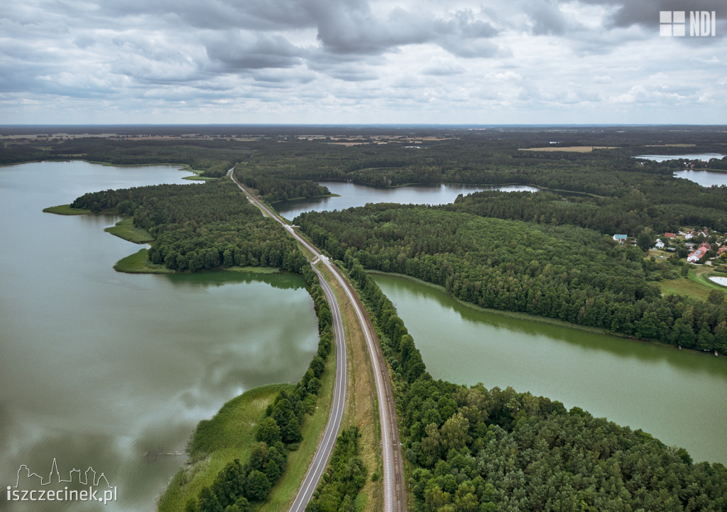 Pociąg szlifierka na torach pod Szczecinkiem