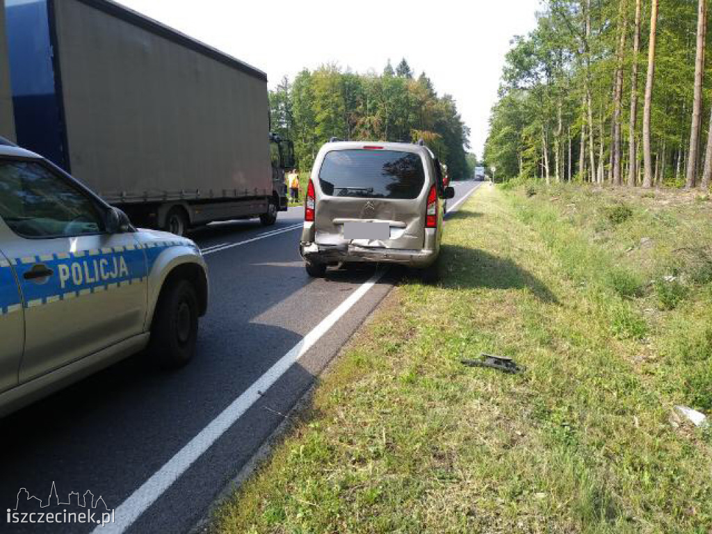 Niebezpiecznie na DK-11. Seat wjechał w tył citroena