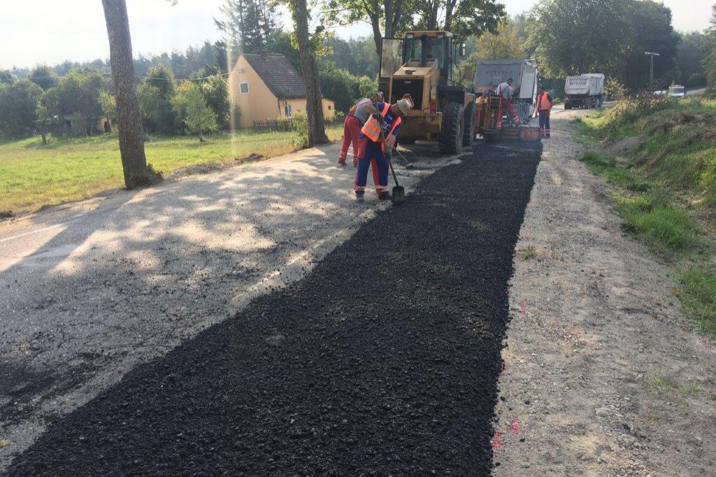 Trwają prace drogowe w Sępolnie Wielkim