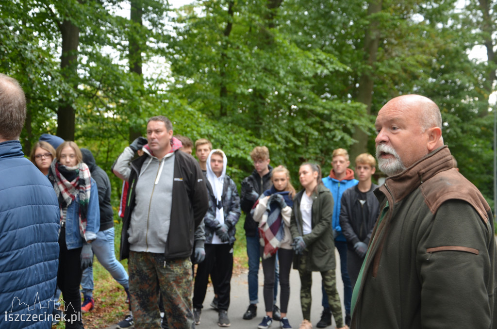 #sprzątaMY. Młodzież i leśnicy sprzątali lasy