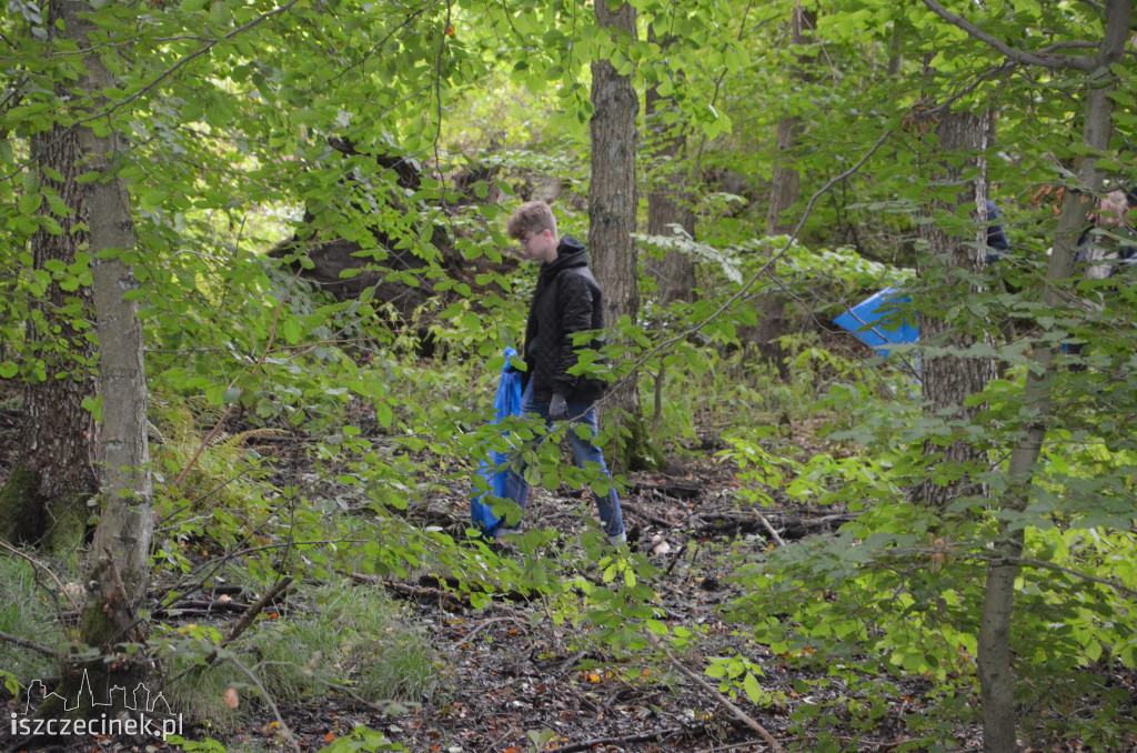 #sprzątaMY. Młodzież i leśnicy sprzątali lasy
