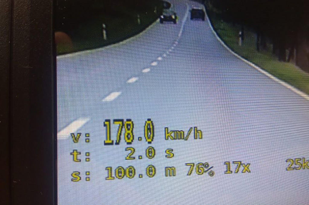 Piraci drogowi w ujęciu kamery policyjnego BMW