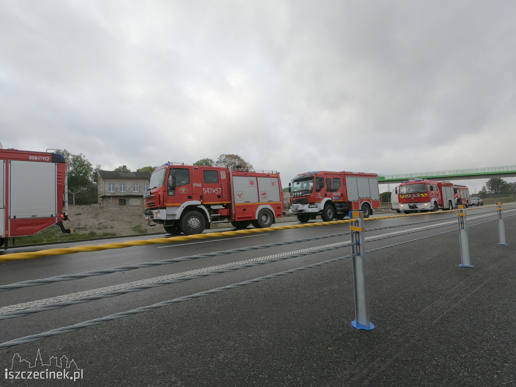 Strażacy na obwodnicy Szczecinka. Ćwiczyli jak demontować bariery linowe