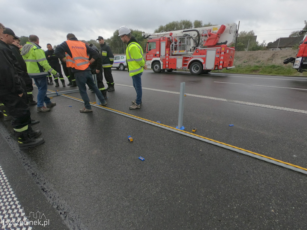 Strażacy na obwodnicy Szczecinka. Ćwiczyli jak demontować bariery linowe