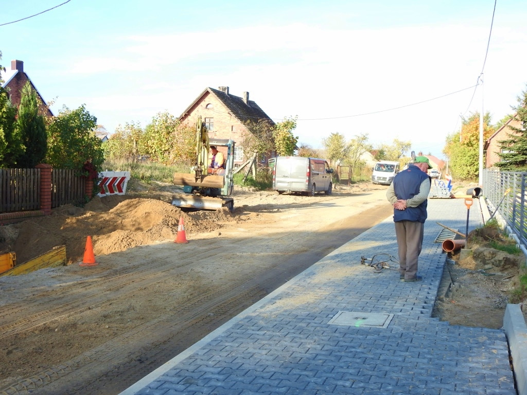 Budowa drogi w Dzikach. Z wizytą na placu budowy