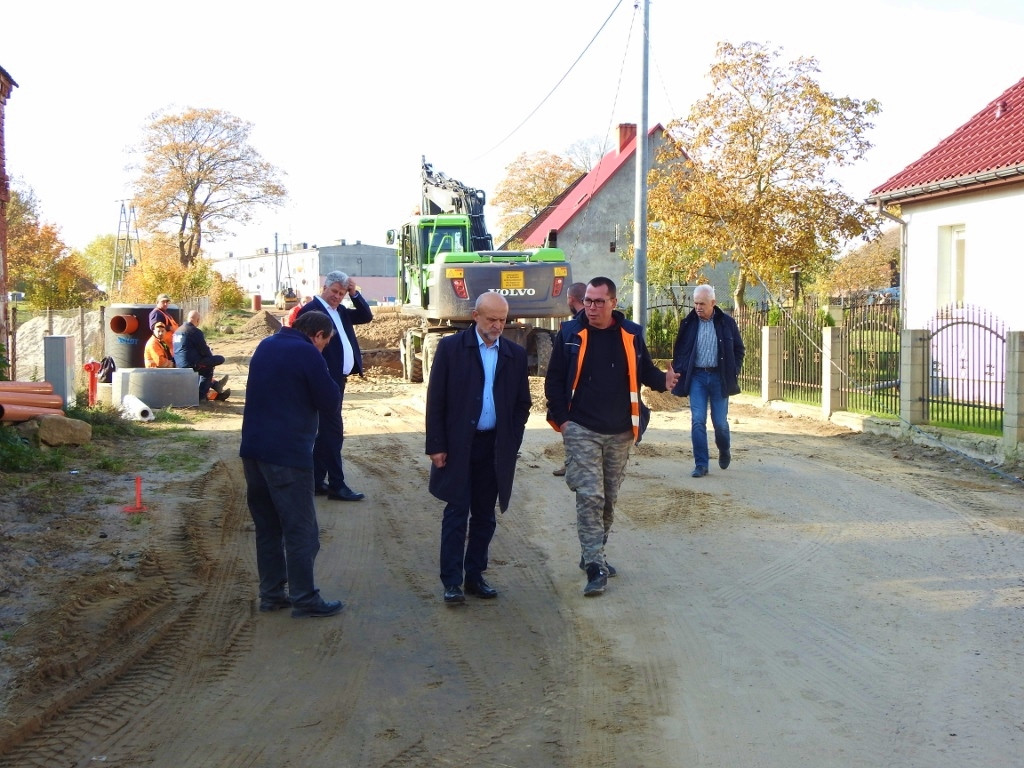 Budowa drogi w Dzikach. Z wizytą na placu budowy
