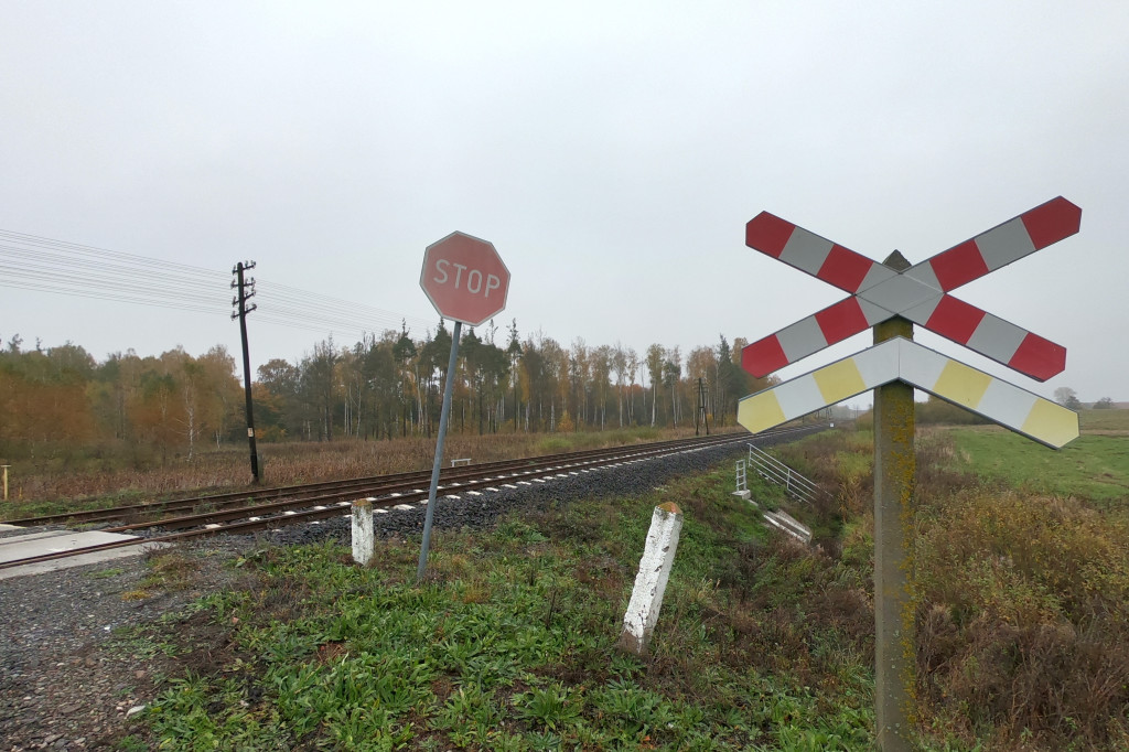 Absurd drogowo-kolejowy w Sitnie. Nowy przejazd jest, ale nie można z niego korzystać