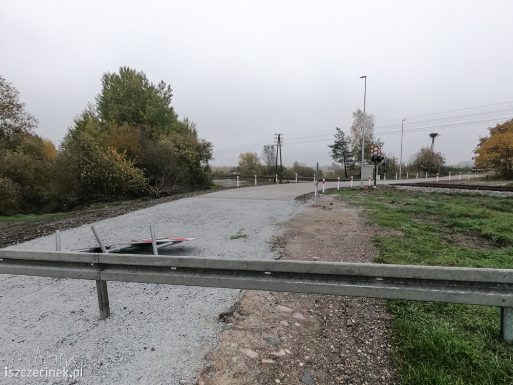 Absurd drogowo-kolejowy w Sitnie. Nowy przejazd jest, ale nie można z niego korzystać