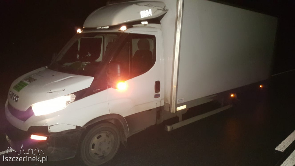 Pechowe busy. W jednym odpadły koła, drugi na poboczu