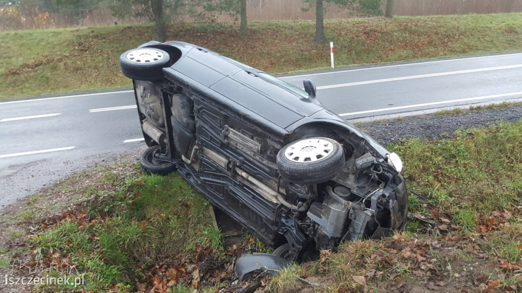 Miał zaparowane szyby. Wpadł do rowu
