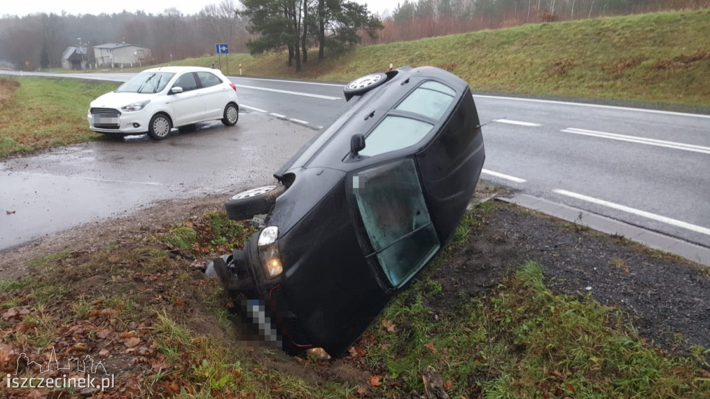Miał zaparowane szyby. Wpadł do rowu