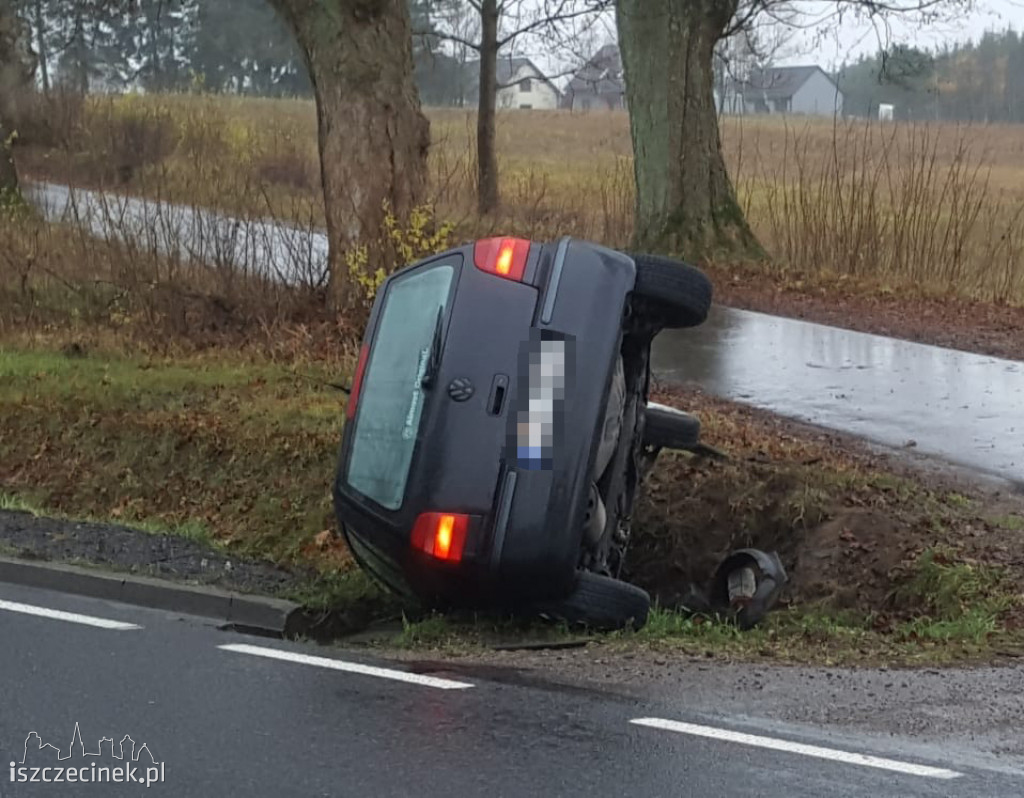 Miał zaparowane szyby. Wpadł do rowu