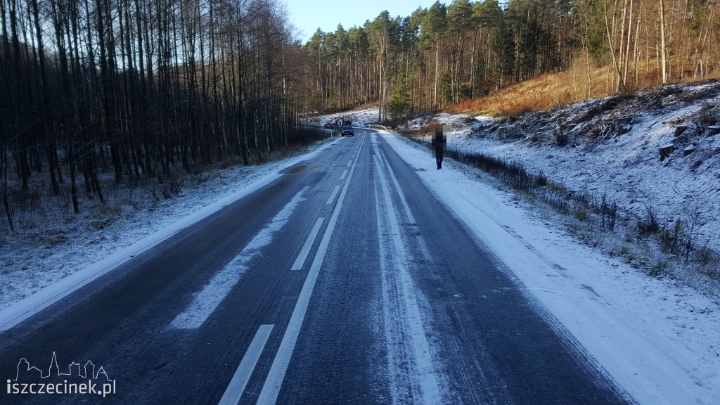 Ślisko i niebezpiecznie na drogach. Wypadek pod Barwicami