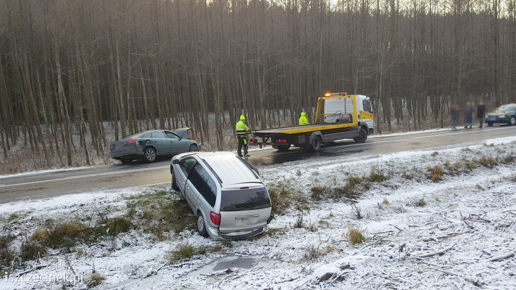 Ślisko i niebezpiecznie na drogach. Wypadek pod Barwicami