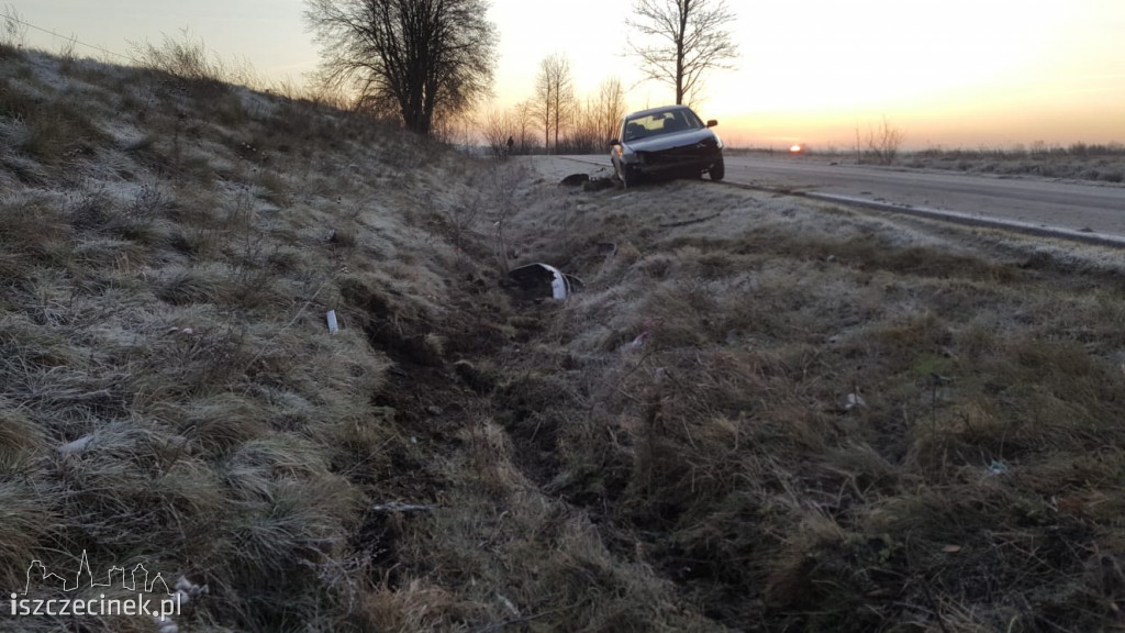 Drogowcy chyba zaspali. Samochody wpadały w poślizg