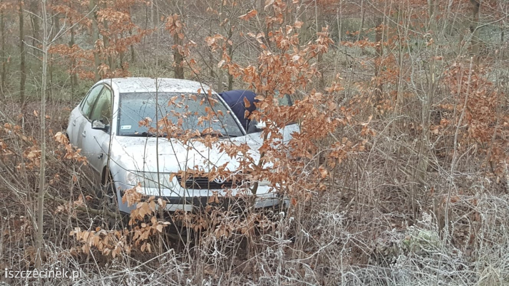 Drogowcy chyba zaspali. Samochody wpadały w poślizg