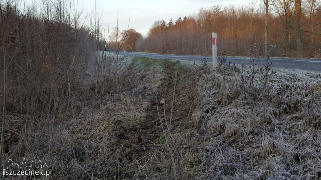 Drogowcy chyba zaspali. Samochody wpadały w poślizg