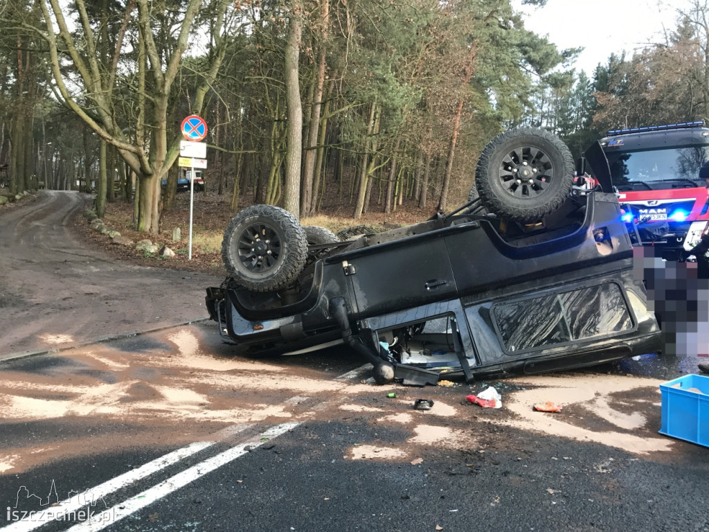 Groźny wypadek na Jeleniu. Dachowała terenówka