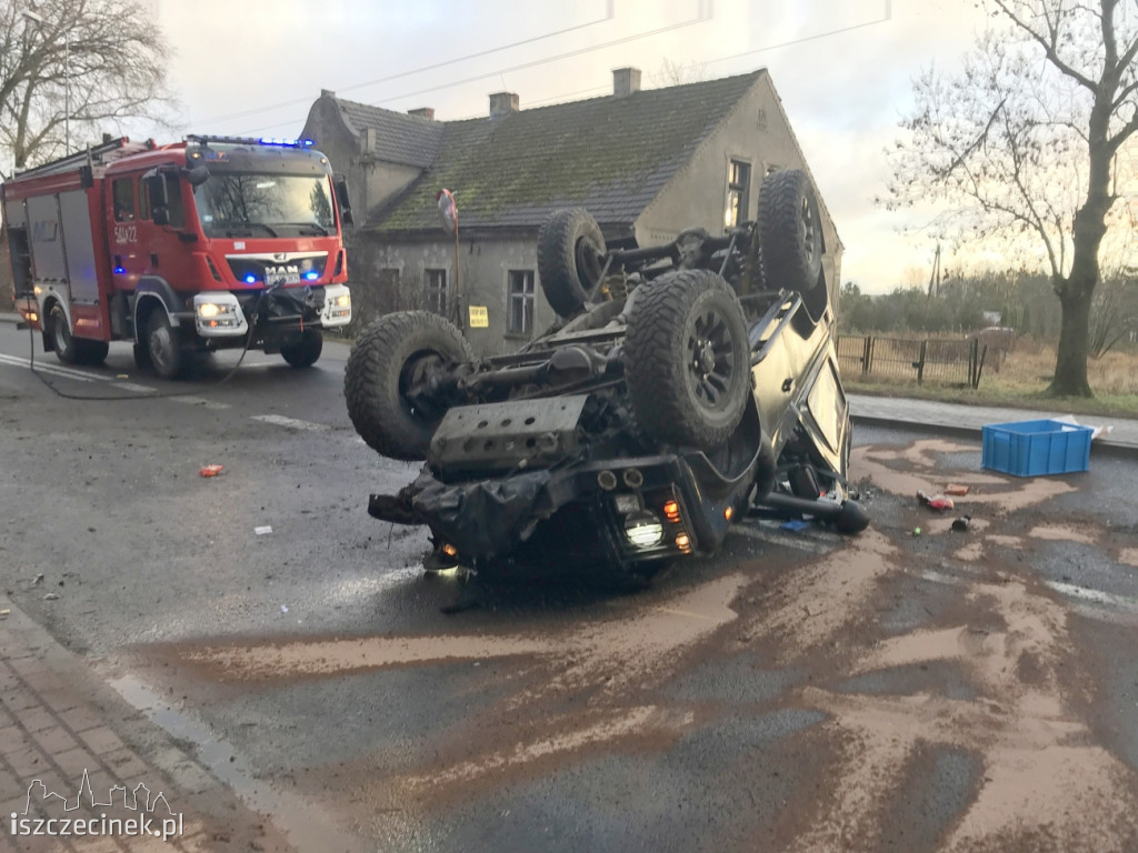 Groźny wypadek na Jeleniu. Dachowała terenówka