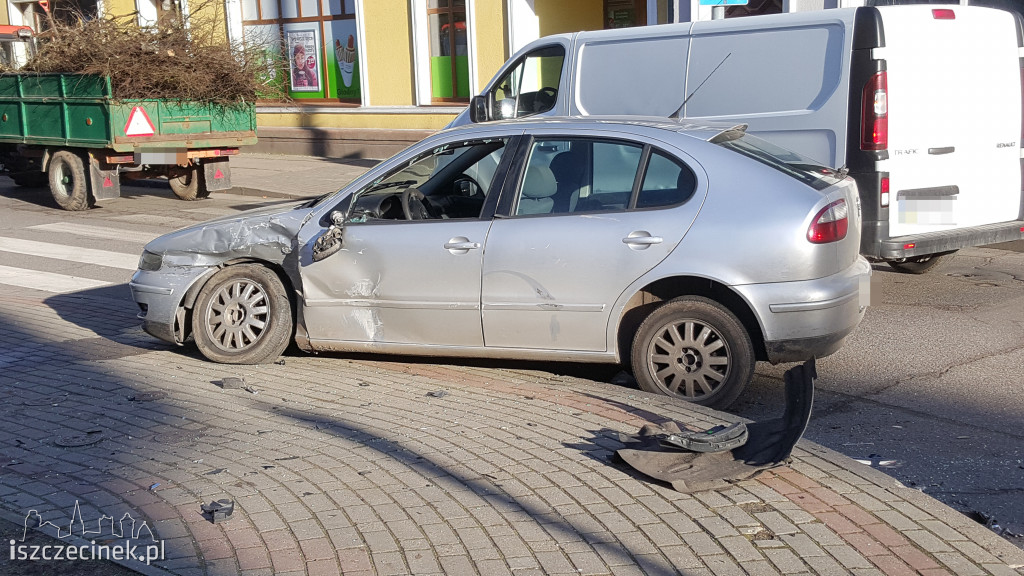 Wypadek w centrum miasta. Jedna osoba trafiła do szpitala