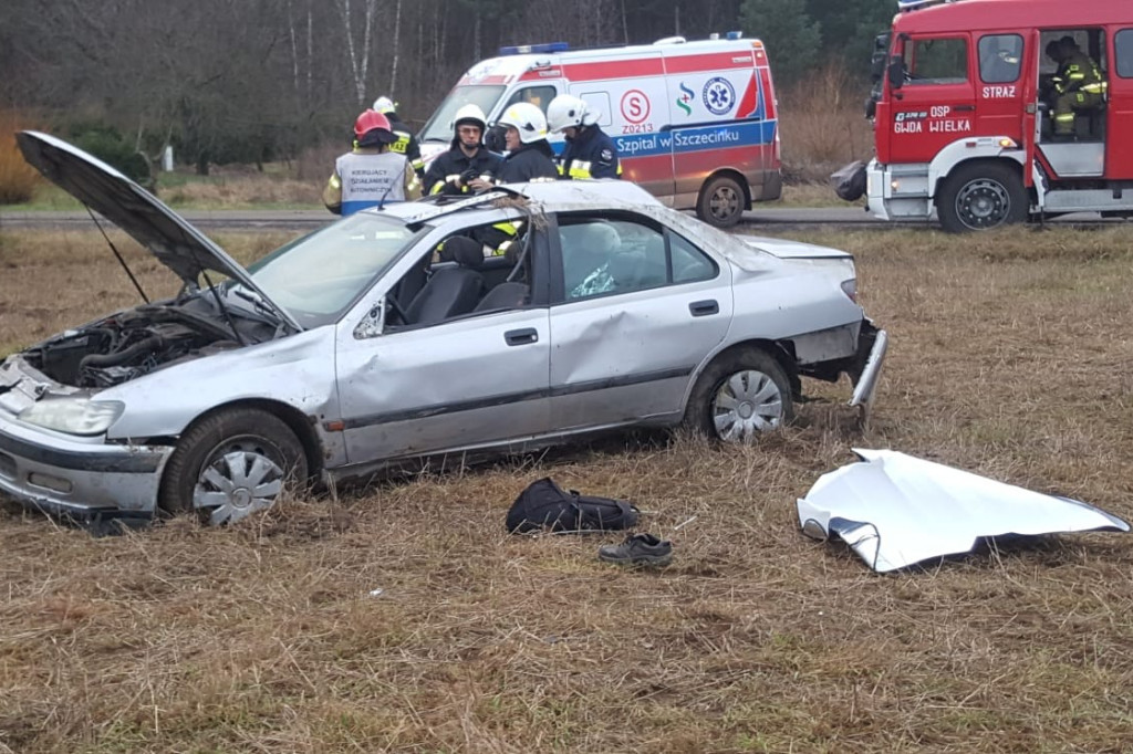 GWDA WIELKA. Brawurowa jazda zakończyła się dachowaniem