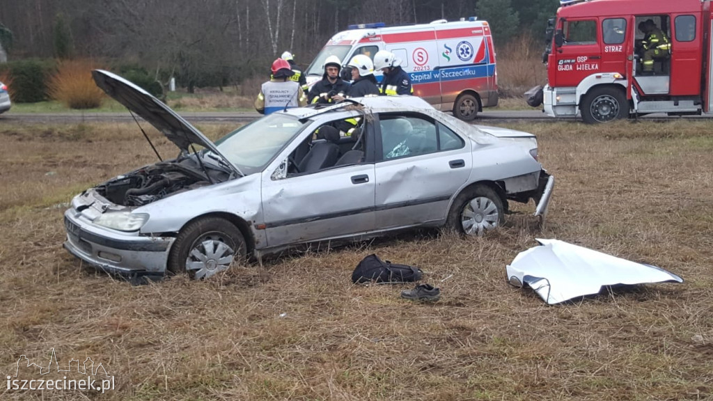 GWDA WIELKA. Brawurowa jazda zakończyła się dachowaniem