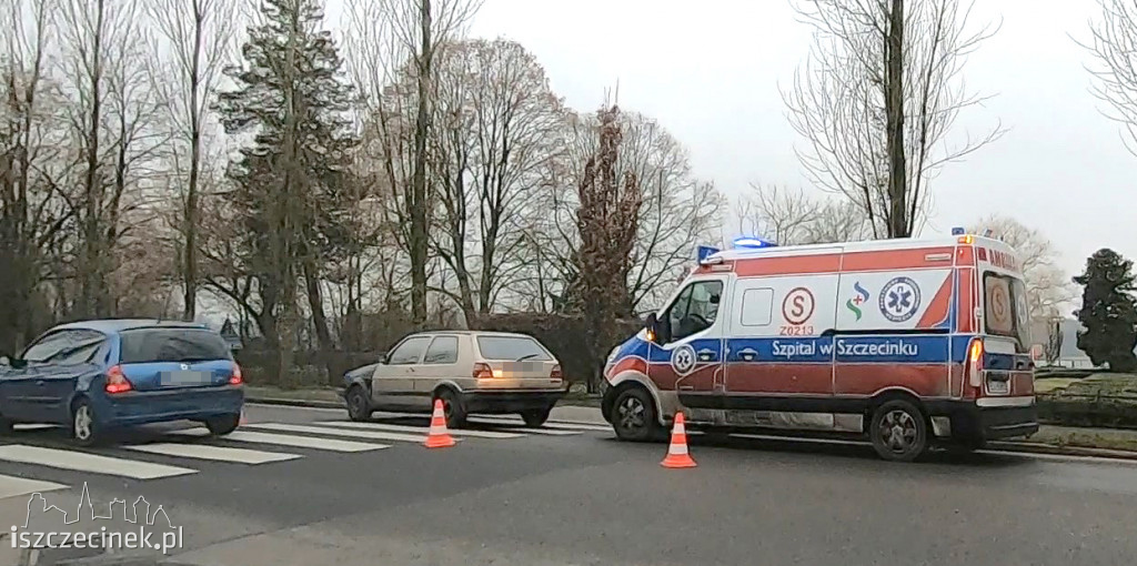 Ulica Mickiewicza. Starsza kobieta potrącona na pasach