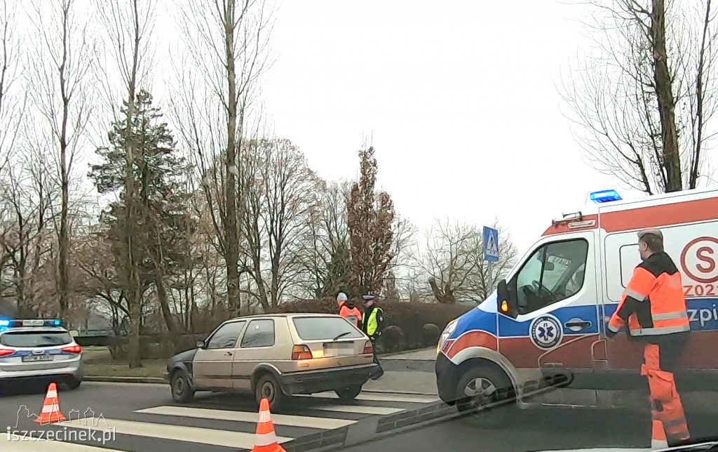 Ulica Mickiewicza. Starsza kobieta potrącona na pasach
