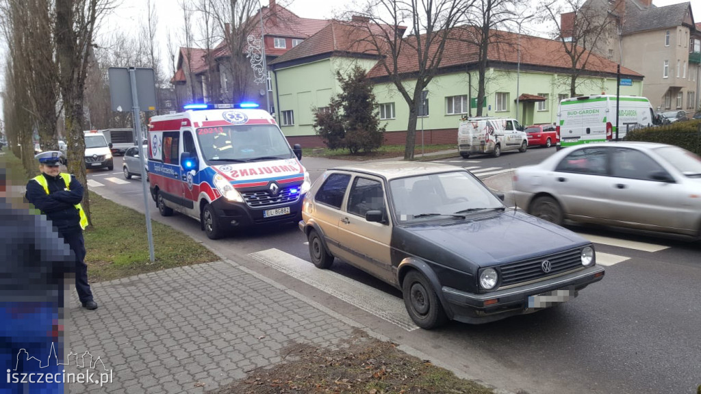 Ulica Mickiewicza. Starsza kobieta potrącona na pasach