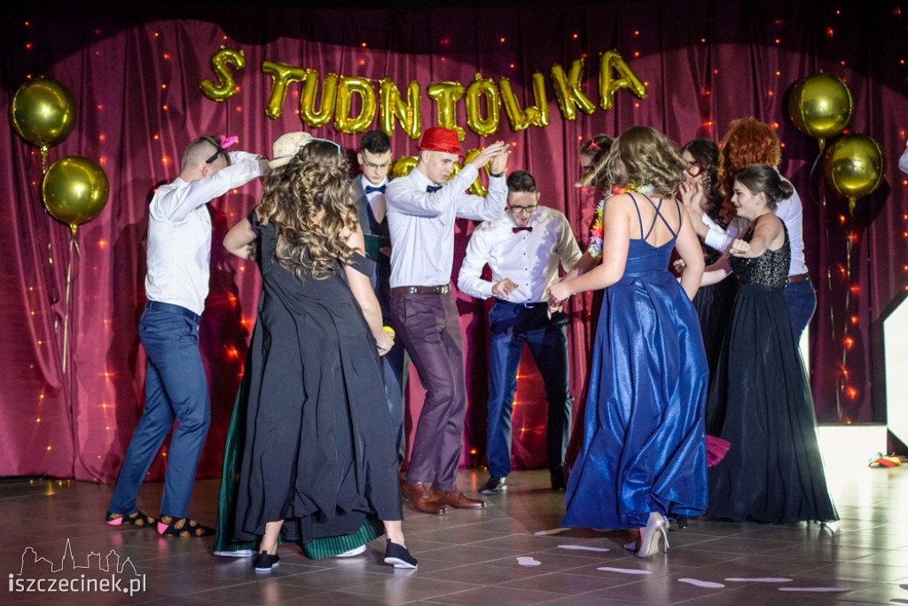 Studniówka 2020. Na balu maturalnym bawili się uczniowie ekonomika