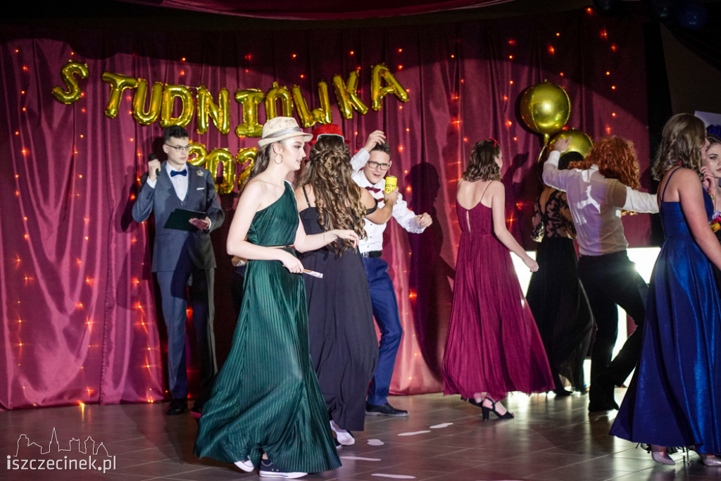Studniówka 2020. Na balu maturalnym bawili się uczniowie ekonomika