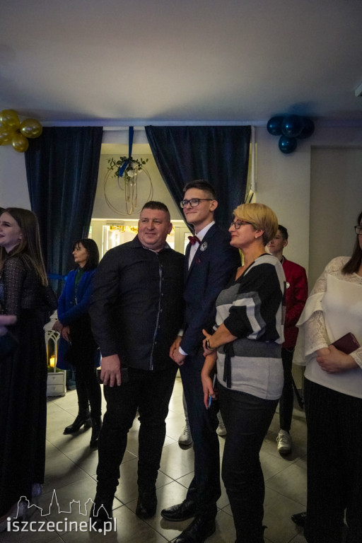 Studniówka 2020. Na balu maturalnym bawili się uczniowie ekonomika