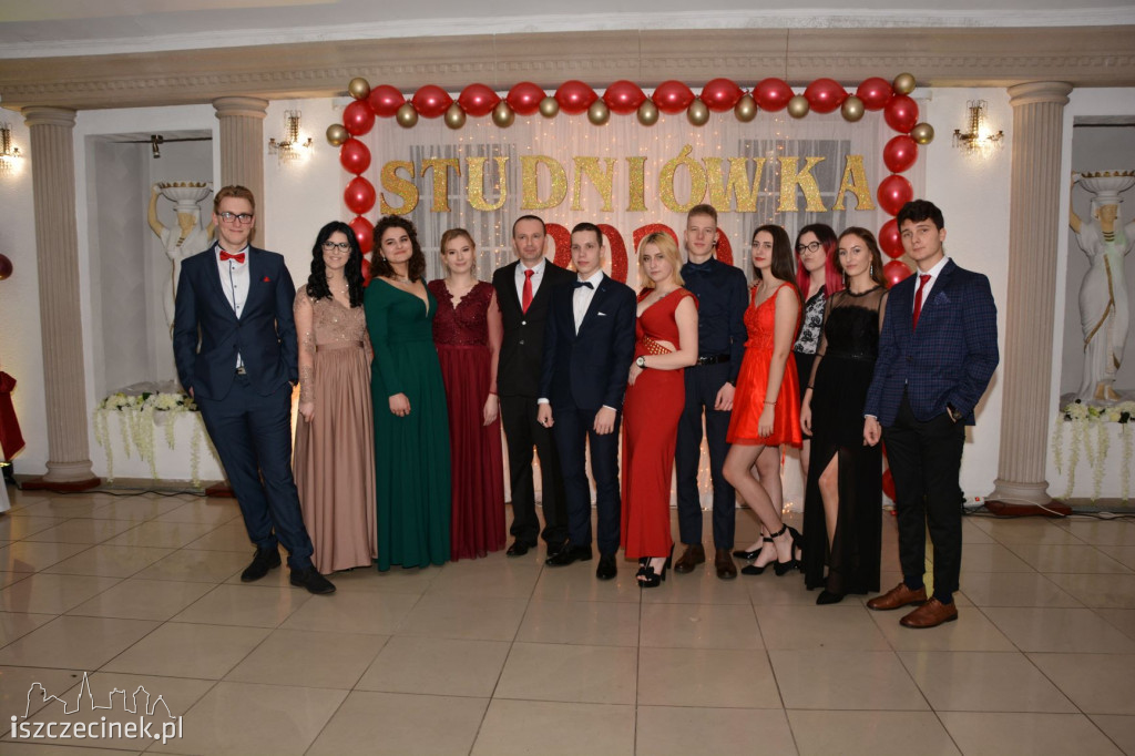 Studniówka w Zespole Szkół rr 7 w Białym Borze