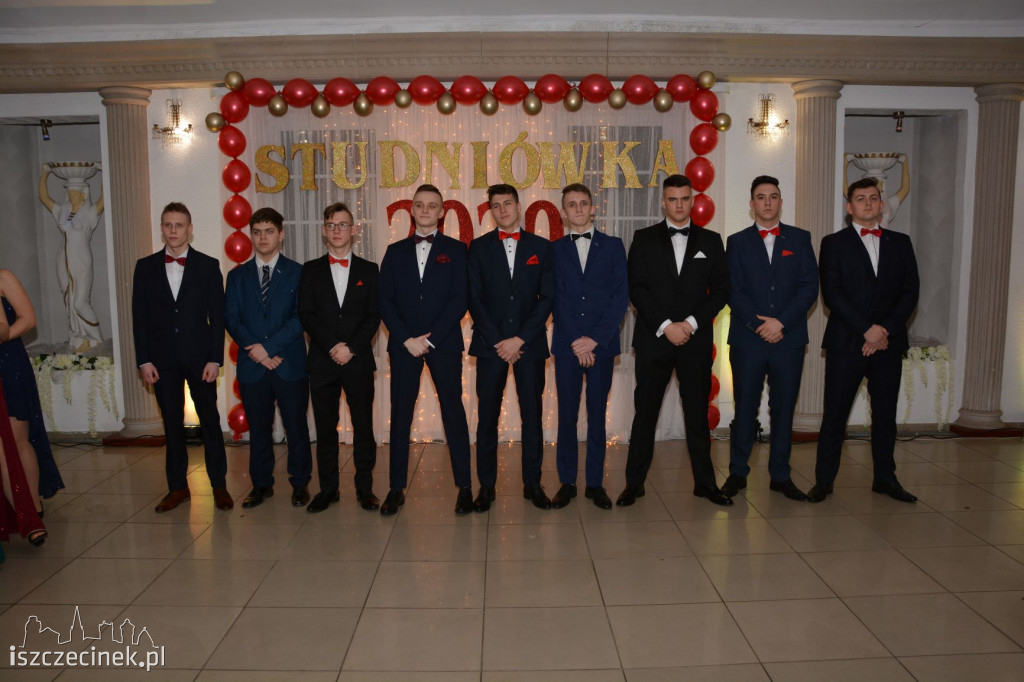 Studniówka w Zespole Szkół rr 7 w Białym Borze
