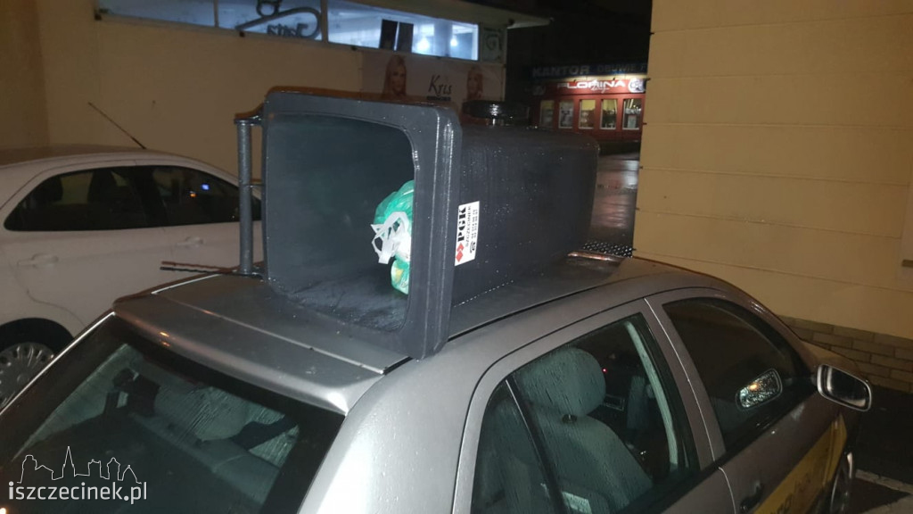 Wpadł w szał i zdemolował samochody