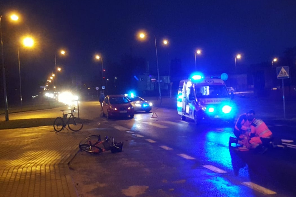 Groźny wypadek na Narutowicza. Samochód potrącił rowerzystkę