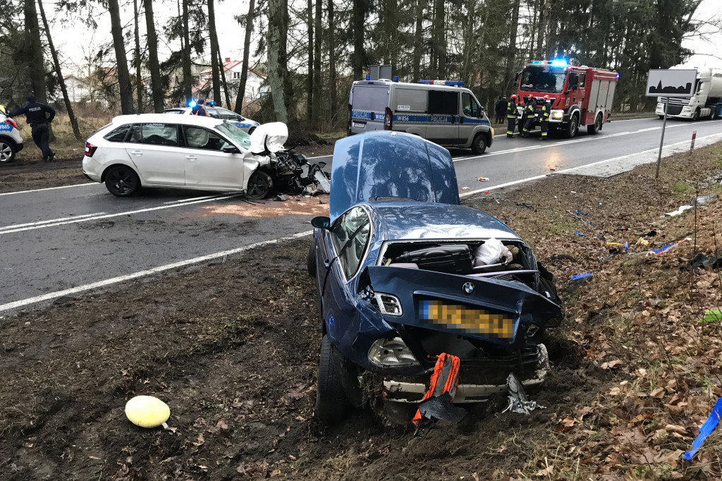 Wypadek w Jeleniu. Zderzenie dwóch samochodów