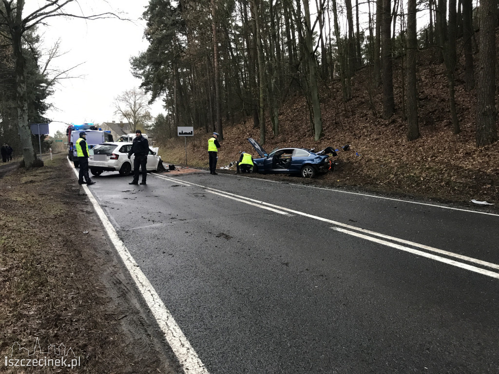Wypadek w Jeleniu. Zderzenie dwóch samochodów