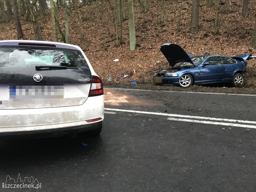 Wypadek w Jeleniu. Zderzenie dwóch samochodów