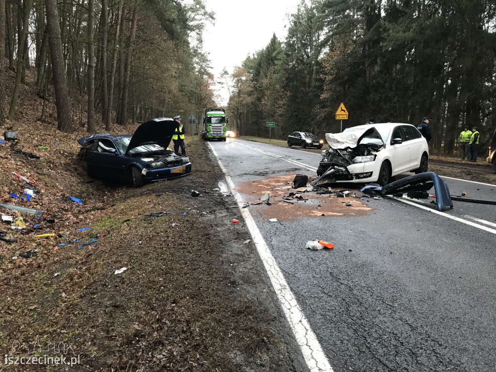 Wypadek w Jeleniu. Zderzenie dwóch samochodów