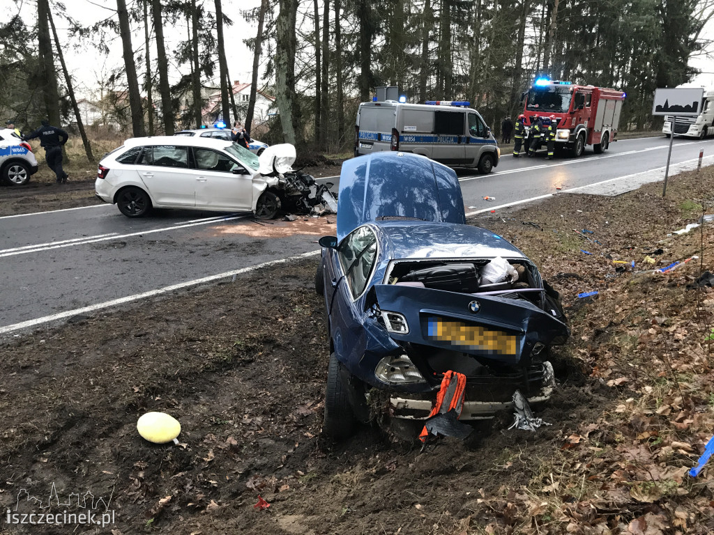 Wypadek w Jeleniu. Zderzenie dwóch samochodów