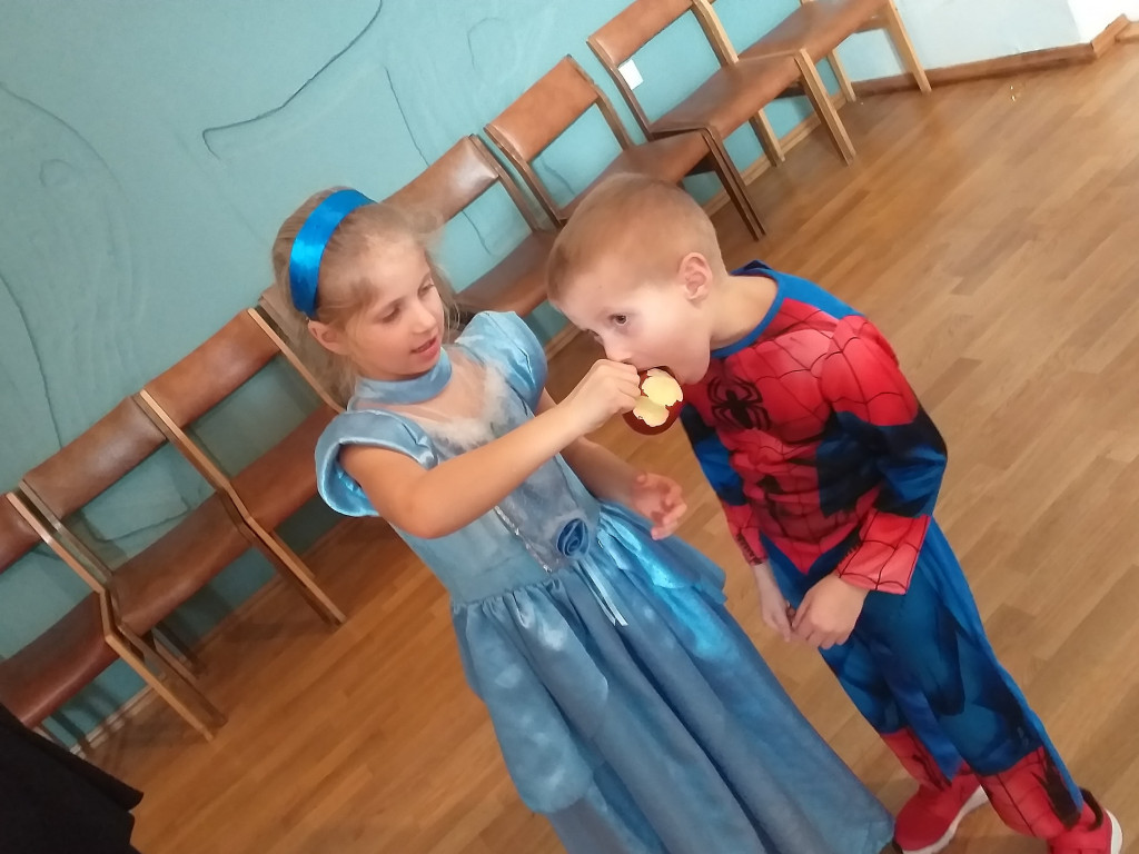 Dzieci ze świetlic środowiskowych bawiły się na balu karnawałowym